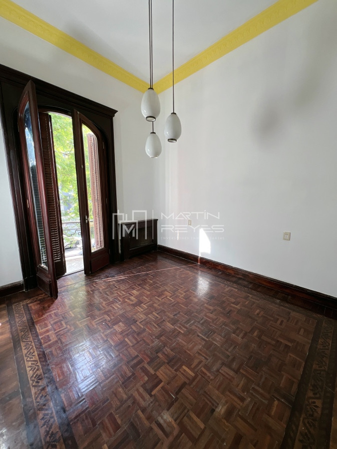 Casa ID.522 - Venta Casa 9 Dormitorios sobre Av. 18 de Julio 