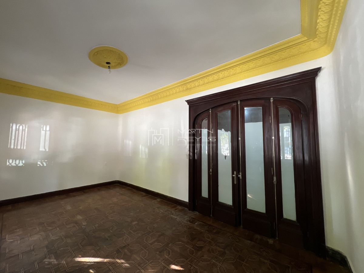Casa ID.522 - Venta Casa 9 Dormitorios sobre Av. 18 de Julio 