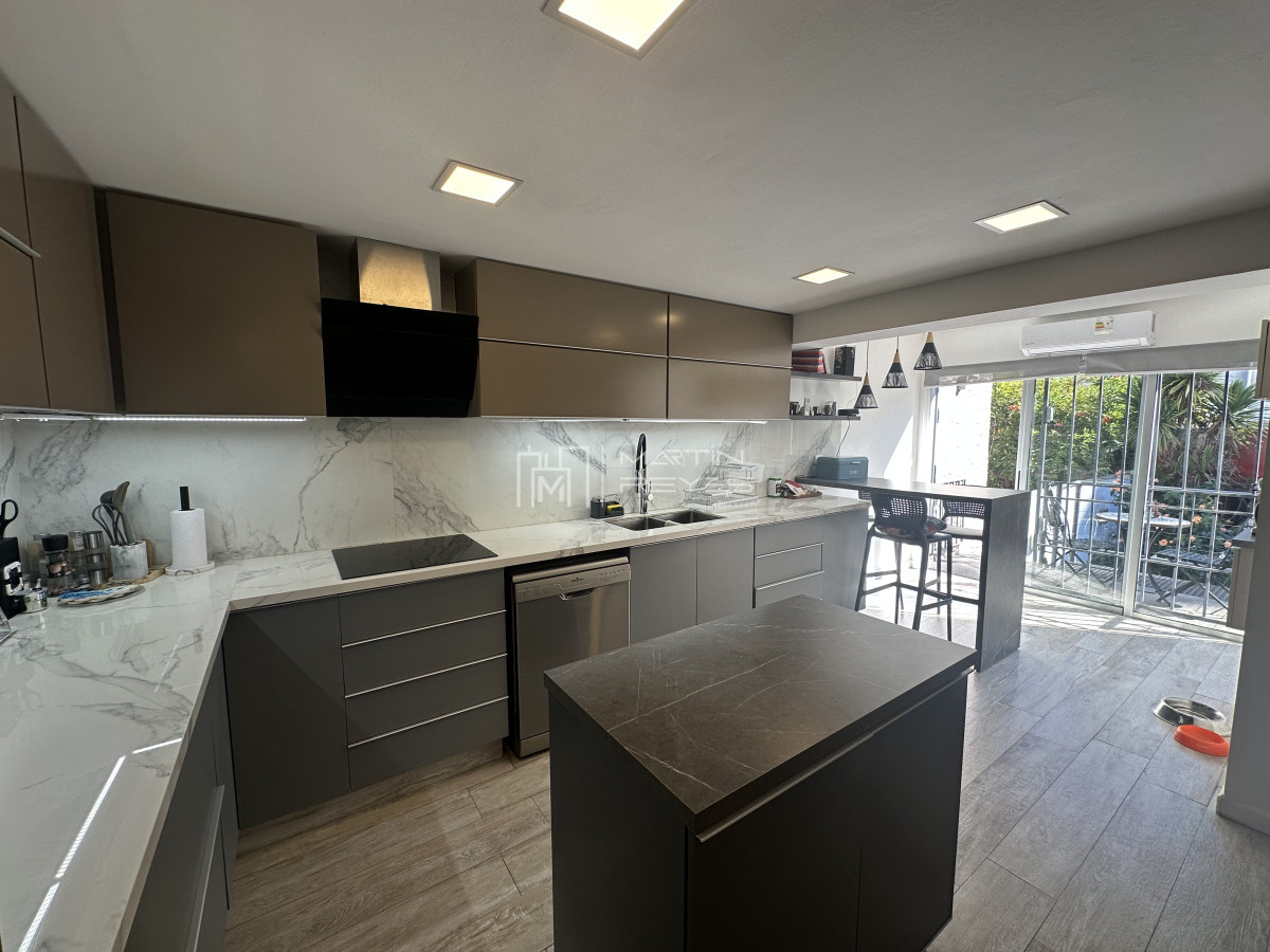 Casa ID.1214 - Venta en Exclusiva Casa 3 Dormitorios, Escritorio o Consultorio Profesional, Servicio completo en Punta Carretas