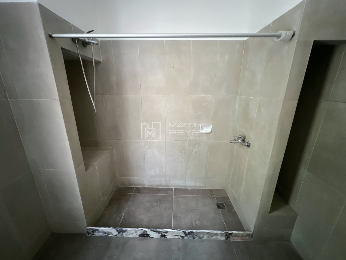 Casa ID.522 - Venta Casa 9 Dormitorios sobre Av. 18 de Julio 