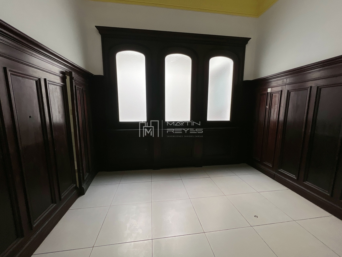 Casa ID.522 - Venta Casa 9 Dormitorios sobre Av. 18 de Julio 