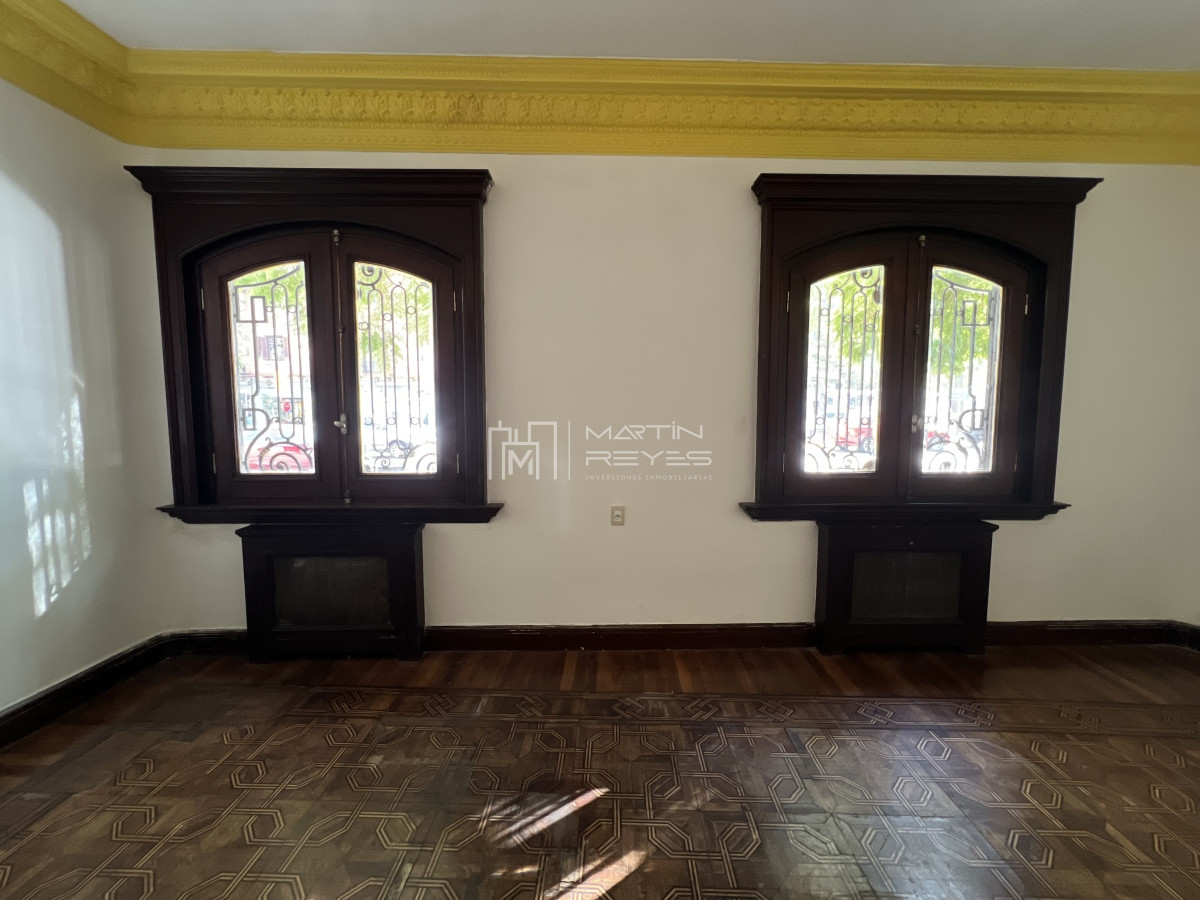 Casa ID.522 - Venta Casa 9 Dormitorios sobre Av. 18 de Julio 