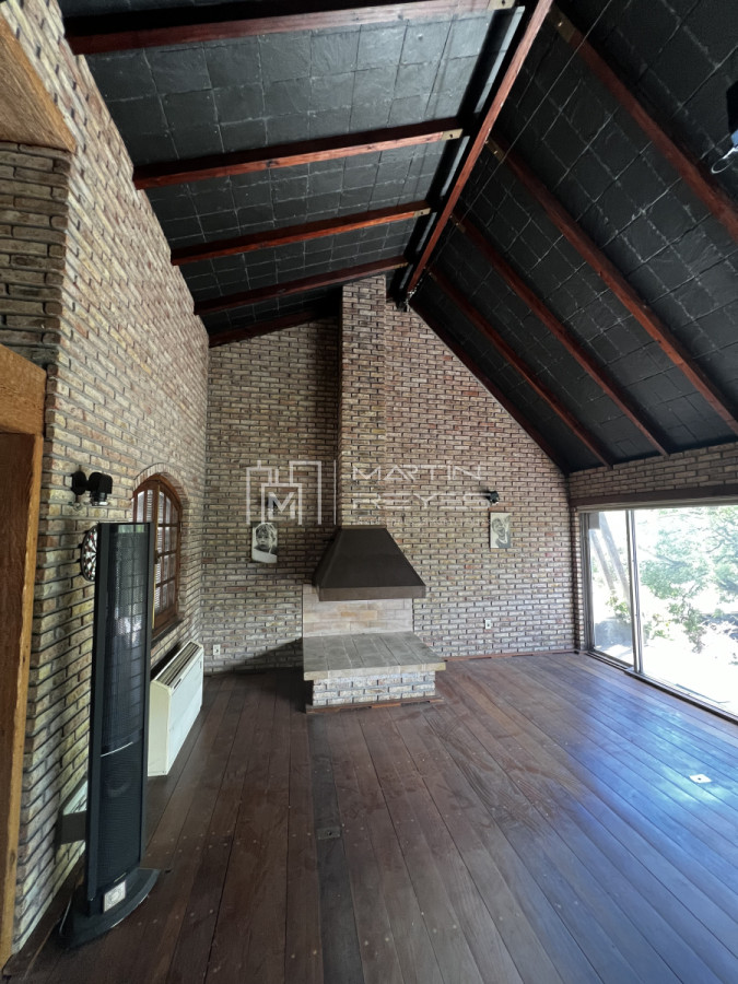 Casa ID.1054 - Venta Exclusvia Casa en Parque Rodo