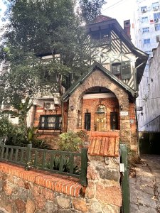 Alquiler Casa con 6 Dormitorios en Pocitos y con estacionamiento (cod 888)