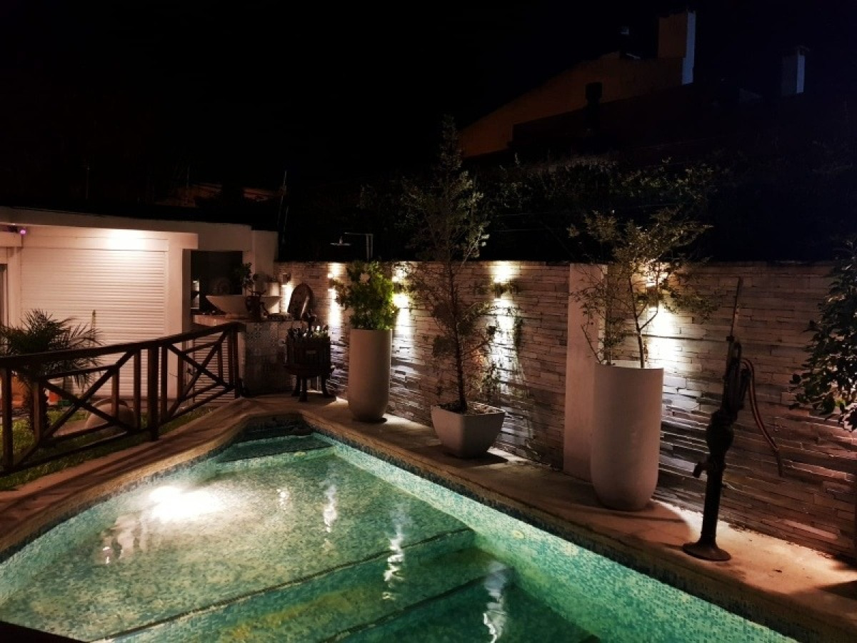 Venta Espectacular Casa En Esquina Zona Prado