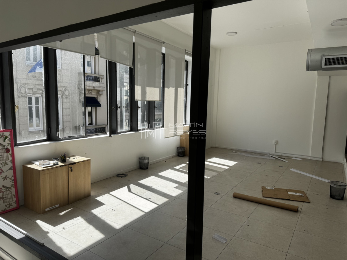 Local Comercial ID.1570 - Venta Edificio Corporativo 2000m² en Ciudad Vieja - 5 Niveles - Ideal Inversión (cod 1570)