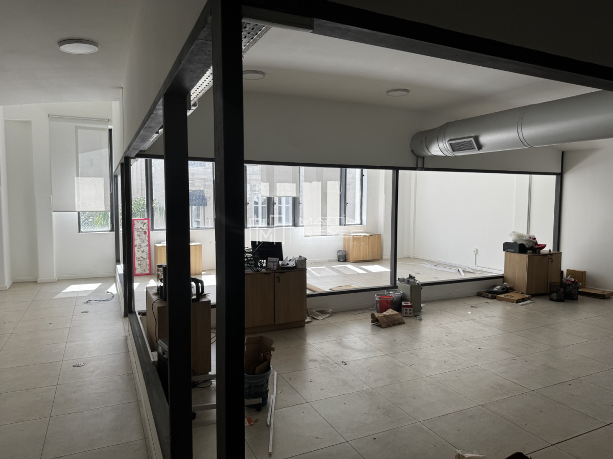 Local Comercial ID.1570 - Venta Edificio Corporativo 2000m² en Ciudad Vieja - 5 Niveles - Ideal Inversión (cod 1570)