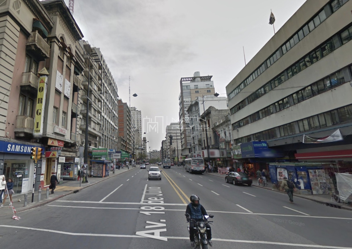 Local Comercial ID.865 - Venta Local Comercial sobre 18 de Julio con renta