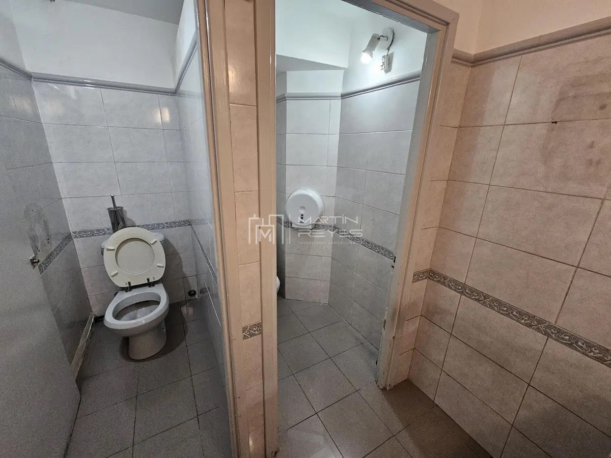 Local Comercial ID.1220 - Alquiler Local Comercial con 10m de frente en Plaza Independencia con 814m2 