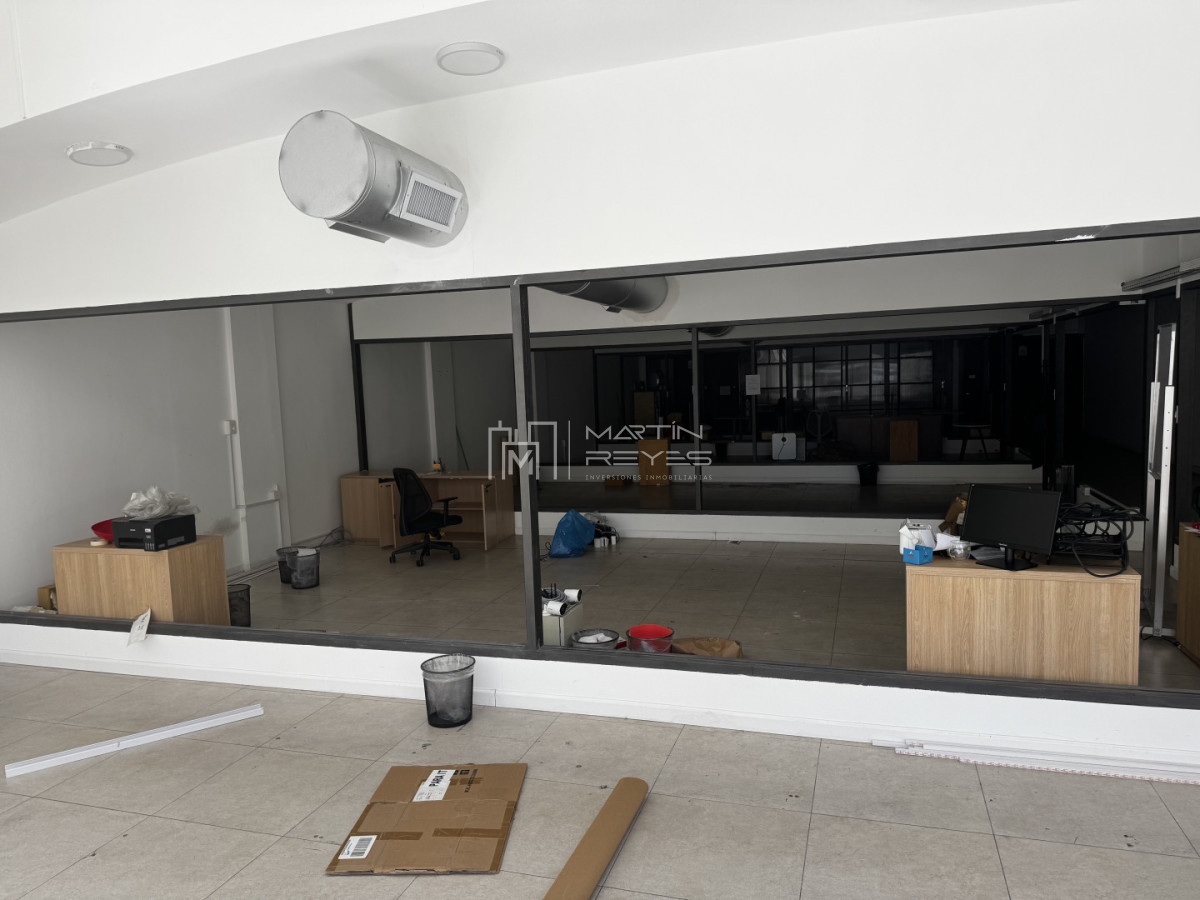 Local Comercial ID.1570/Venta-Edificio-Corporativo-2000m²-en-Ciudad-Vieja---5-Niveles---Ideal-Inversión-(cod-1570) - Venta Edificio Corporativo 2000m² en Ciudad Vieja - 5 Niveles - Ideal Inversión (cod 1570)