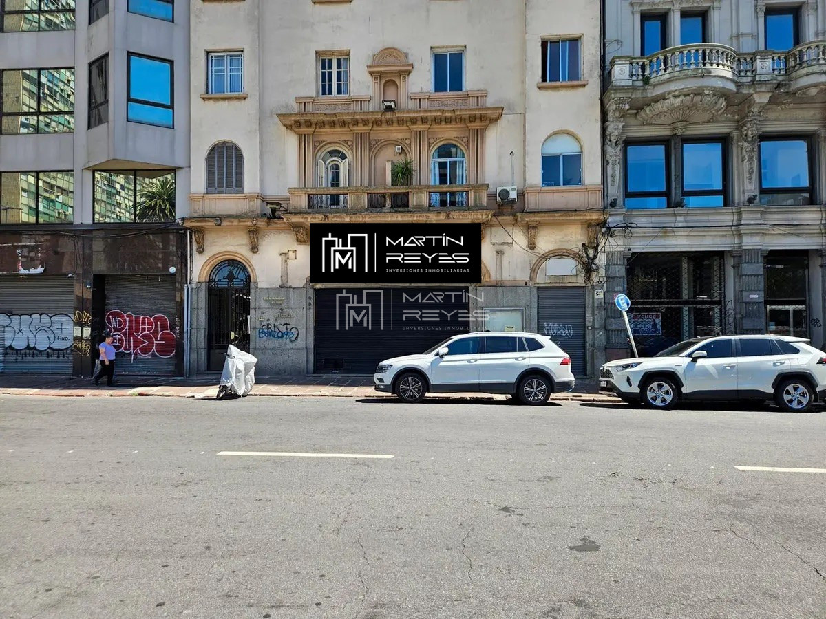 Local Comercial ID.1220 - Alquiler Local Comercial con 10m de frente en Plaza Independencia con 814m2 