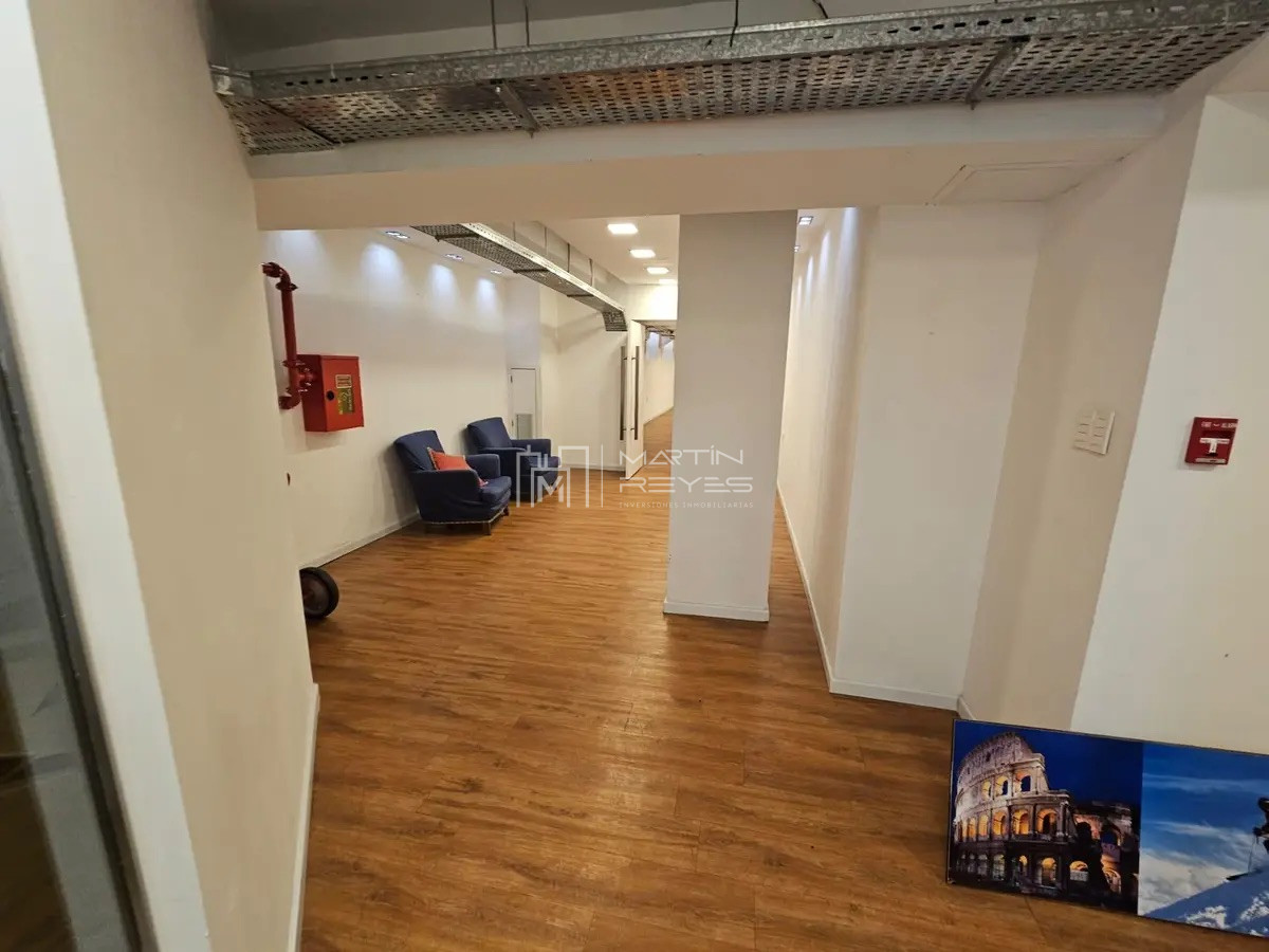 Local Comercial ID.1220 - Alquiler Local Comercial con 10m de frente en Plaza Independencia con 814m2 