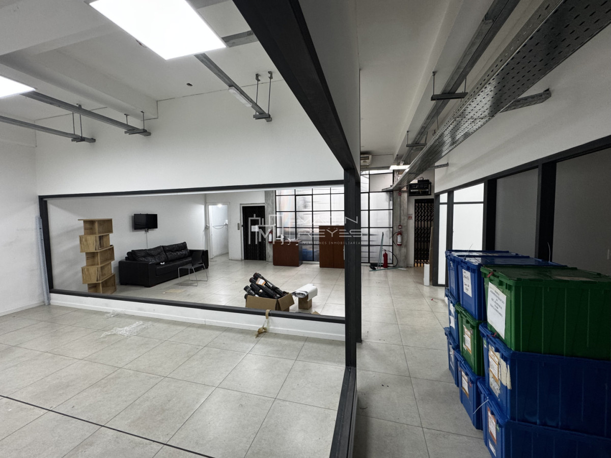 Local Comercial ID.1570/Venta-Edificio-Corporativo-2000m²-en-Ciudad-Vieja---5-Niveles---Ideal-Inversión-(cod-1570) - Venta Edificio Corporativo 2000m² en Ciudad Vieja - 5 Niveles - Ideal Inversión (cod 1570)