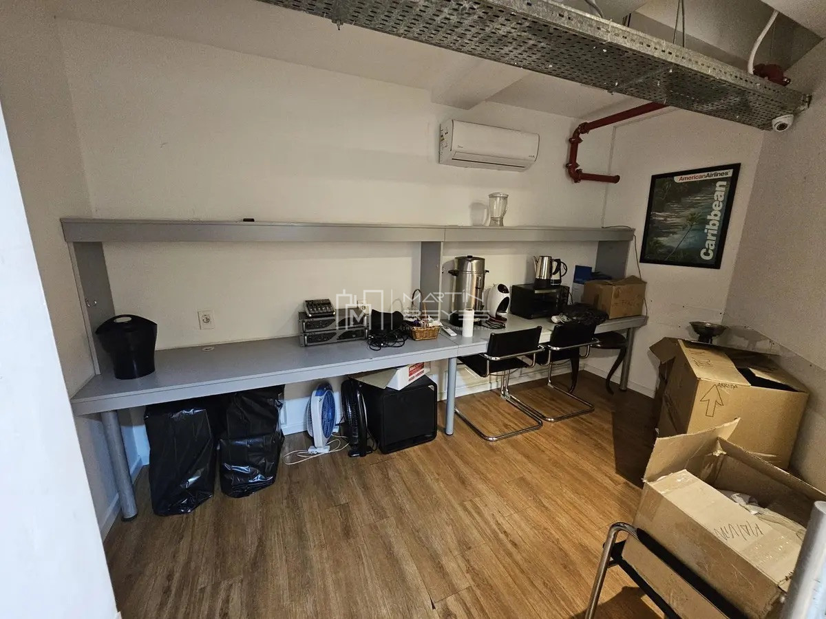 Local Comercial ID.1220 - Alquiler Local Comercial con 10m de frente en Plaza Independencia con 814m2 