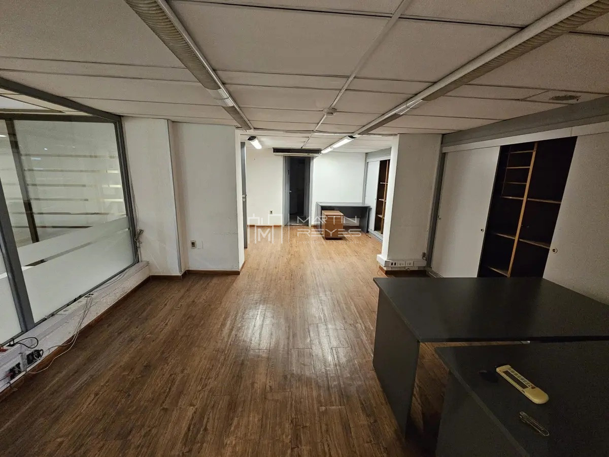 Local Comercial ID.1220 - Alquiler Local Comercial con 10m de frente en Plaza Independencia con 814m2 