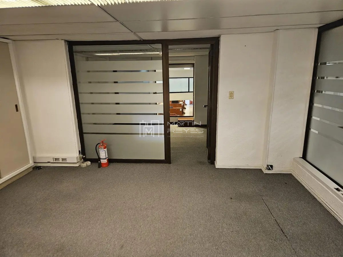 Local Comercial ID.1220 - Alquiler Local Comercial con 10m de frente en Plaza Independencia con 814m2 