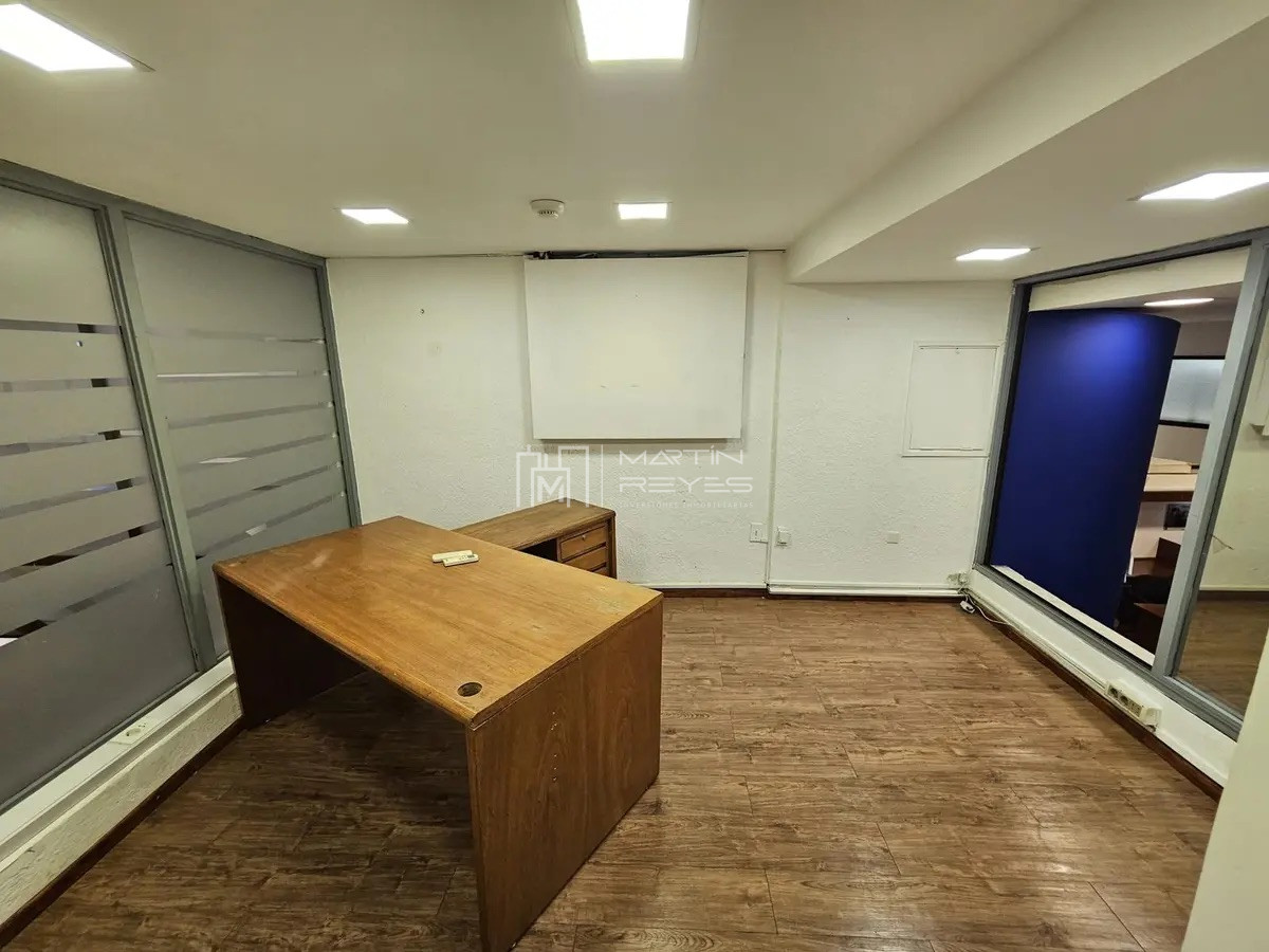 Local Comercial ID.1220 - Alquiler Local Comercial con 10m de frente en Plaza Independencia con 814m2 