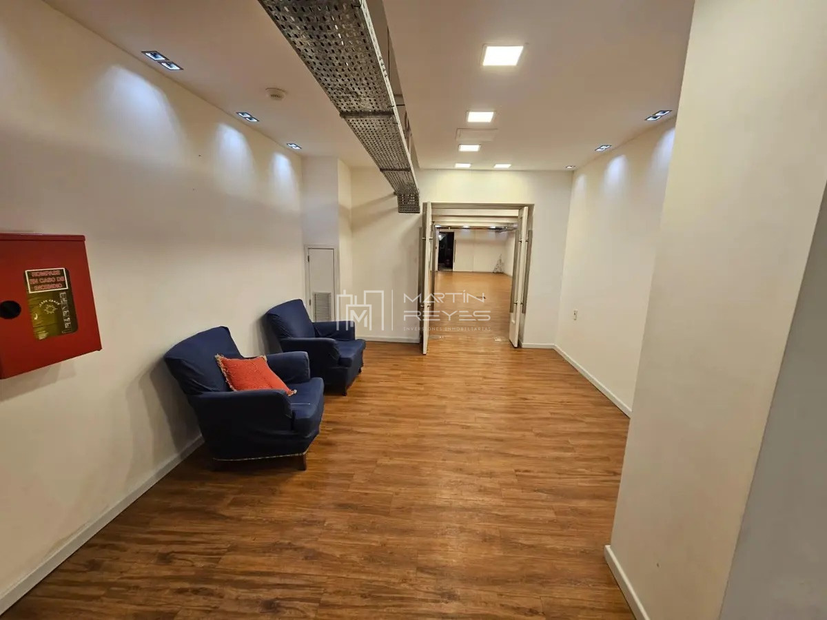 Local Comercial ID.1220 - Alquiler Local Comercial con 10m de frente en Plaza Independencia con 814m2 
