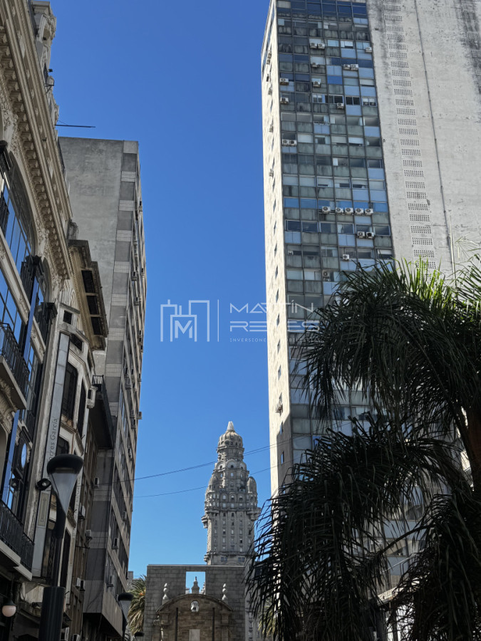 Local Comercial ID.1570/Venta-Edificio-Corporativo-2000m²-en-Ciudad-Vieja---5-Niveles---Ideal-Inversión-(cod-1570) - Venta Edificio Corporativo 2000m² en Ciudad Vieja - 5 Niveles - Ideal Inversión (cod 1570)