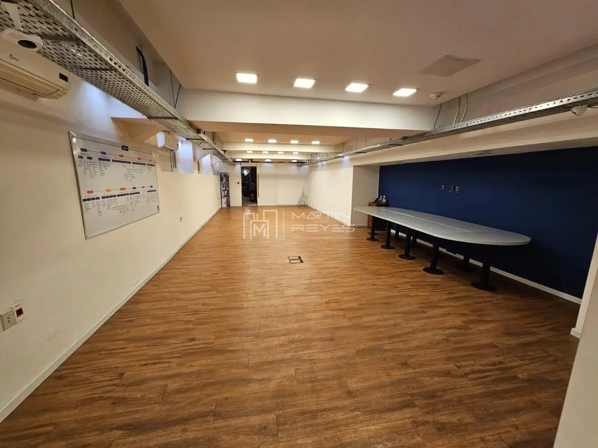 Local Comercial ID.1220 - Alquiler Local Comercial con 10m de frente en Plaza Independencia con 814m2 