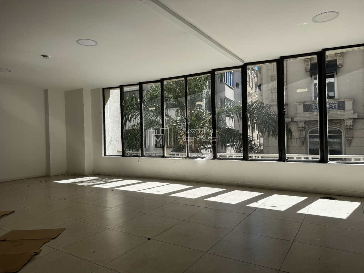 Local Comercial ID.1570/Venta-Edificio-Corporativo-2000m²-en-Ciudad-Vieja---5-Niveles---Ideal-Inversión-(cod-1570) - Venta Edificio Corporativo 2000m² en Ciudad Vieja - 5 Niveles - Ideal Inversión (cod 1570)