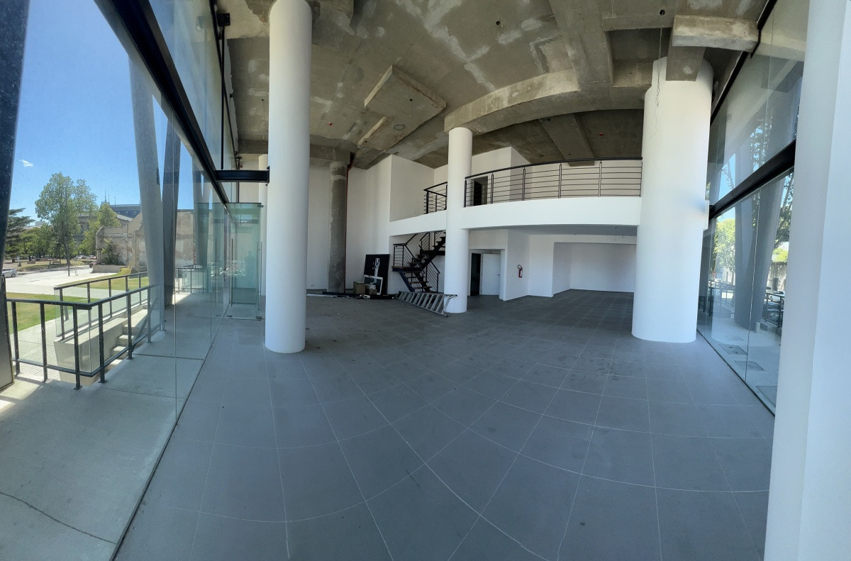 Local comercial en venta y alquiler, 220 m², Centro límite Aguada