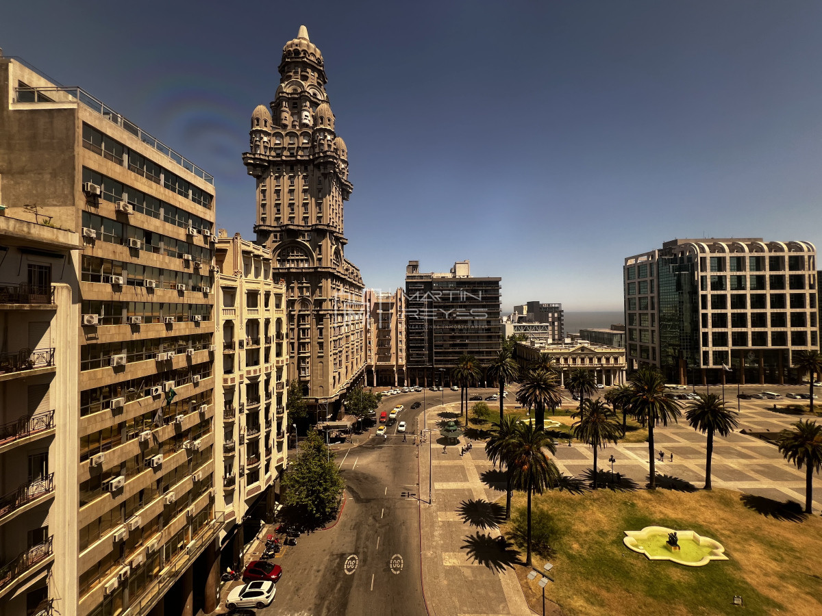 Oficina ID.1131 - Alquiler Oficina de 200m2 en Plaza Independencia vista a la Plaza (cod 1131)