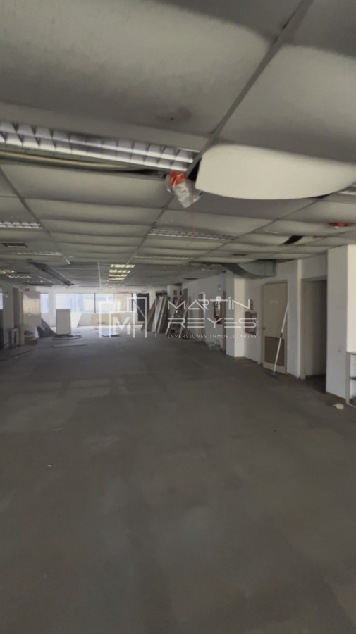 Oficina ID.1587 - Venta oficina 375 m² Plaza Independencia con 1 garajes (COD MRY-1587)