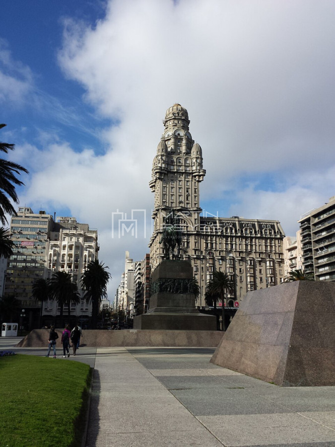 Oficina ID.1588 - Venta oficina 375 m² Plaza Independencia con 1 garajes (COD MRY-1584)