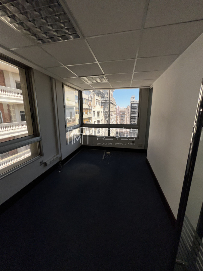 Oficina ID.1031 - Alquiler oficina de 200m2 en Plaza Indepencia al frente (cod 1031)