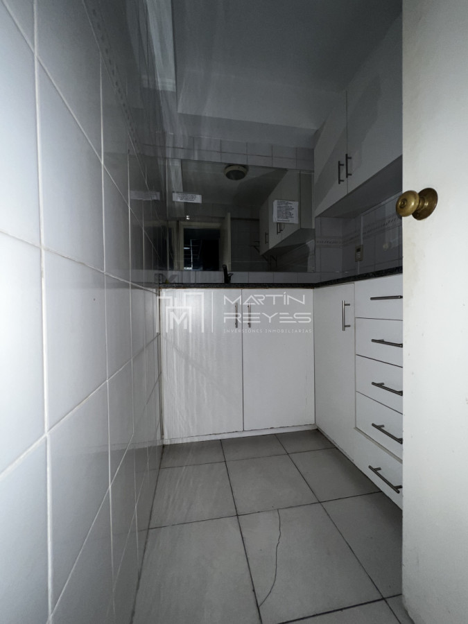 Oficina ID.1031 - Alquiler oficina de 200m2 en Plaza Indepencia al frente (cod 1031)