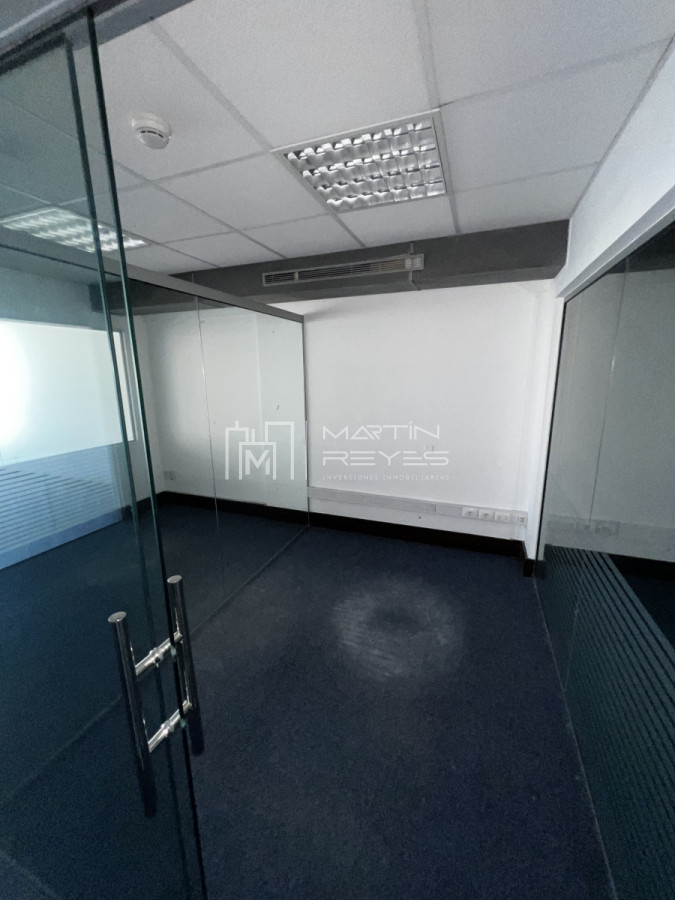 Oficina ID.1031 - Alquiler oficina de 200m2 en Plaza Indepencia al frente (cod 1031)