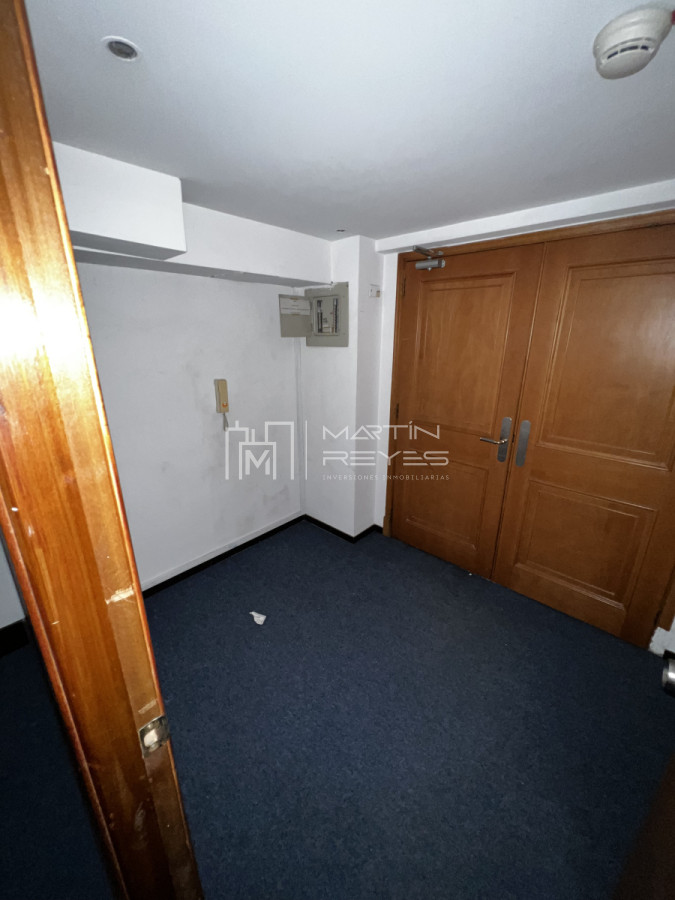 Oficina ID.1031 - Alquiler oficina de 200m2 en Plaza Indepencia al frente (cod 1031)