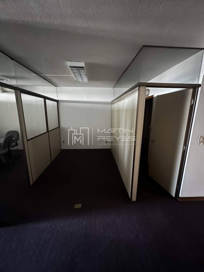 Oficina ID.1132 - Alquiler Oficina 98m2 en Plaza Independencia vista a la Plaza (cod 1132)