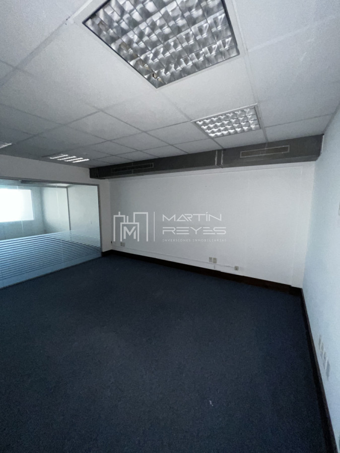 Oficina ID.1031 - Alquiler oficina de 200m2 en Plaza Indepencia al frente (cod 1031)