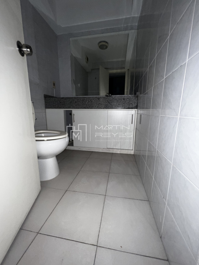Oficina ID.1031 - Alquiler oficina de 200m2 en Plaza Indepencia al frente (cod 1031)