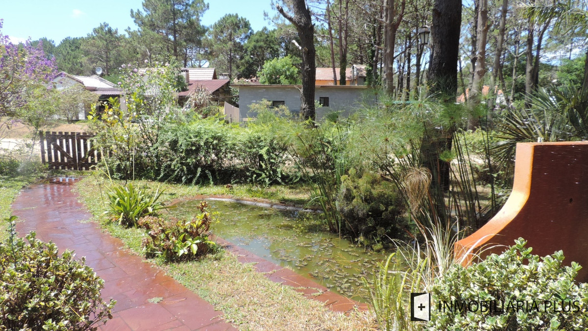 Casa ID.1043 - Venta de Casa de 115 m2 con 2 Dormitorios en La Paloma con Terreno de 441 m2