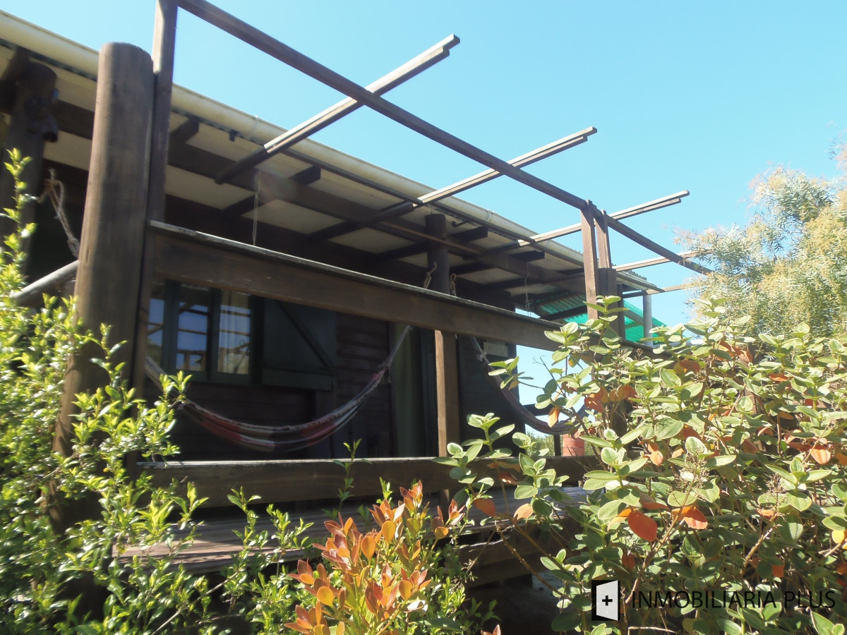 Casa ID.1044 - Venta de Casa en Arachania con 2 Dormitorios A solo 150 metros del mar