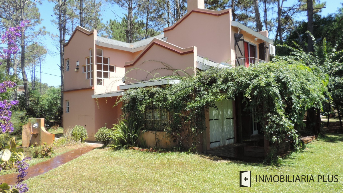 Casa ID.1043 - Venta de Casa de 115 m2 con 2 Dormitorios en La Paloma con Terreno de 441 m2