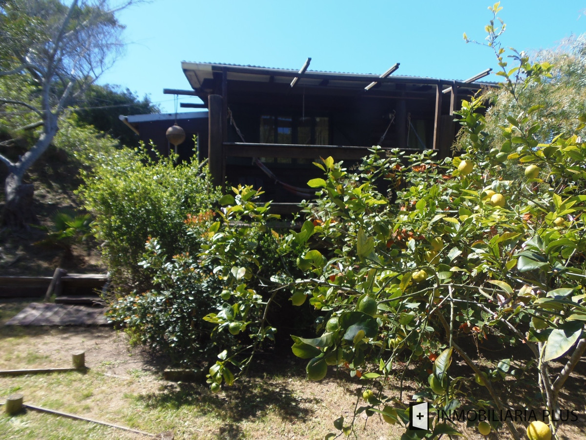 Casa ID.1044 - Venta de Casa en Arachania con 2 Dormitorios A solo 150 metros del mar