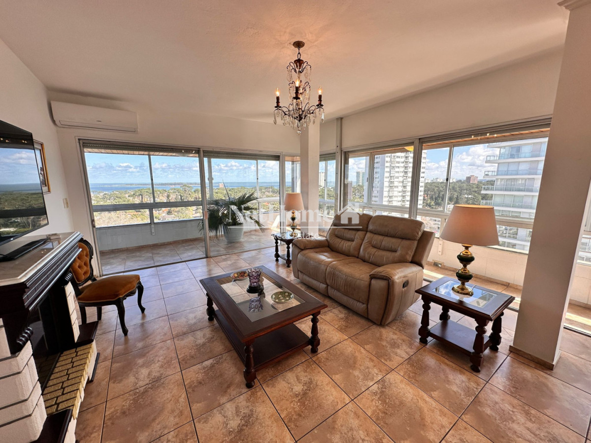 Apartamento ID.994 - Penthouse sobre Roosevelt 2 dorm amplias vistas Punta del Este