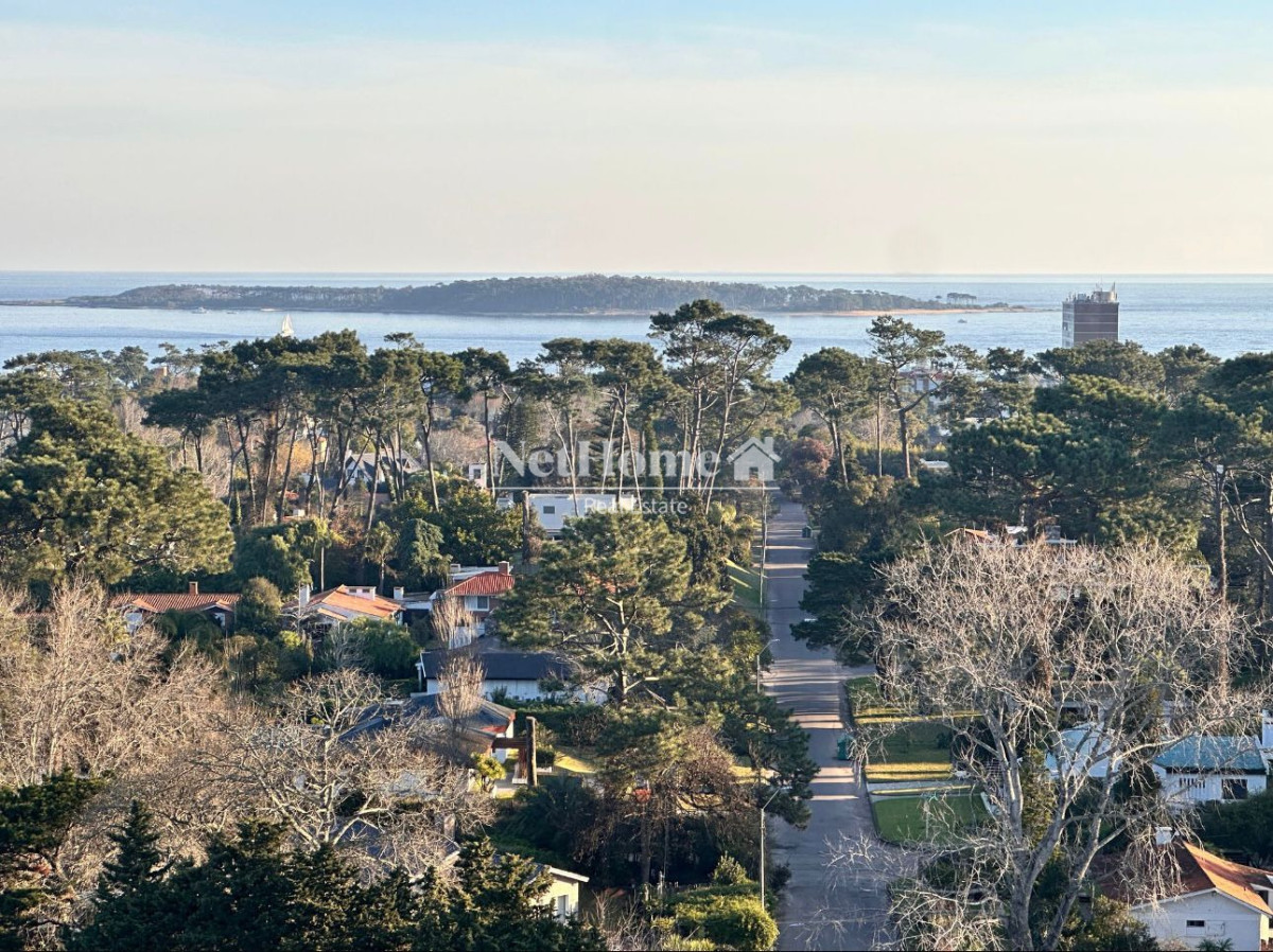 Apartamento ID.994 - Penthouse sobre Roosevelt 2 dorm amplias vistas Punta del Este