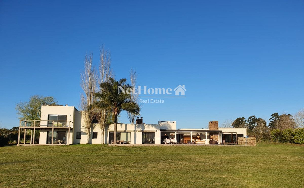 Casa ID.933 - Espectacular Casa en Barrio Privado 