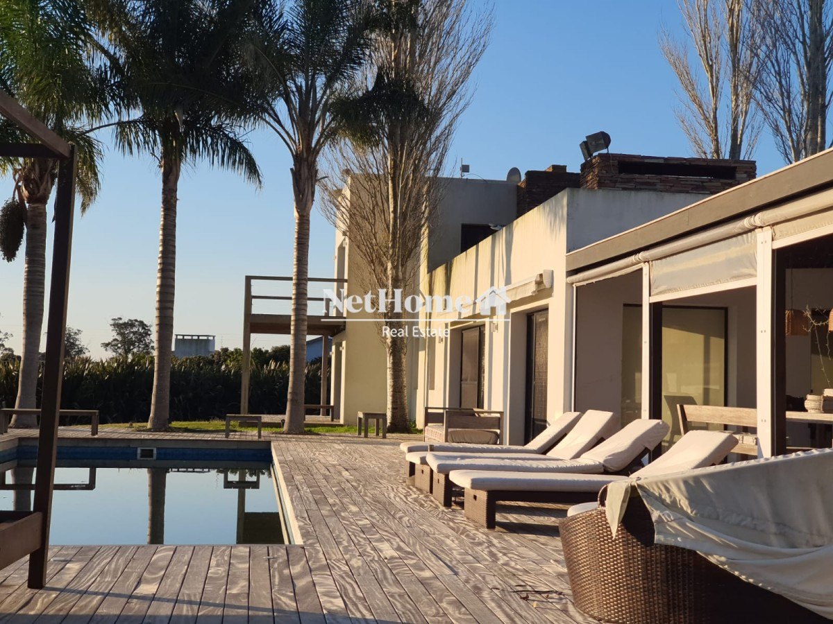 Casa ID.933 - Espectacular Casa en Barrio Privado 