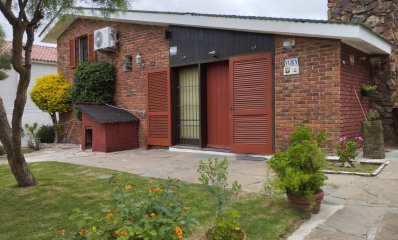 Venta, Casa 2 dormitorios, a 100 metros del mar, Atlántida, Villa Argentina