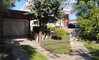 Venta, Casa 1 Dormitorio + Dormitorio exterior, a 100 metros del mar, Atlántida.