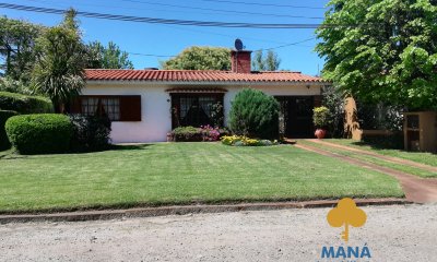 Venta, Casa 2 dormitorios, a 200 metros del Mar, Zona Privilegiada, Parque del Plata 838