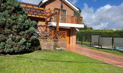Venta, casa 3 dormitorios, 3 baños, a 200 metros del mar, Atlántida Serena