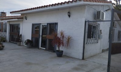 Venta, Casa 3 Dormitorios sobre Avenida Principal, a 100 metros del mar, Atlántida Pinares