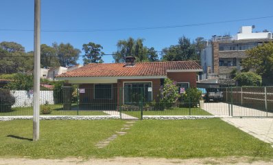 Venta, Chalet 3 dormitorios, 2 baños, a 200 metros del mar, Atlántida